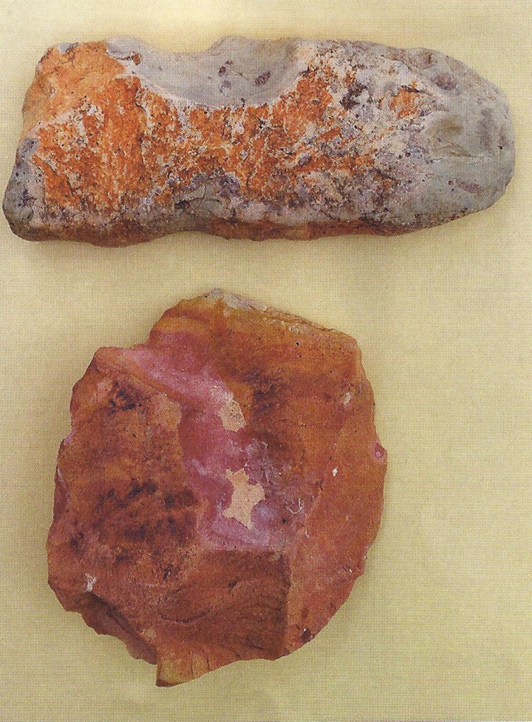 photo of 2 stone tools found at the Paul-Bauman Pueblo site